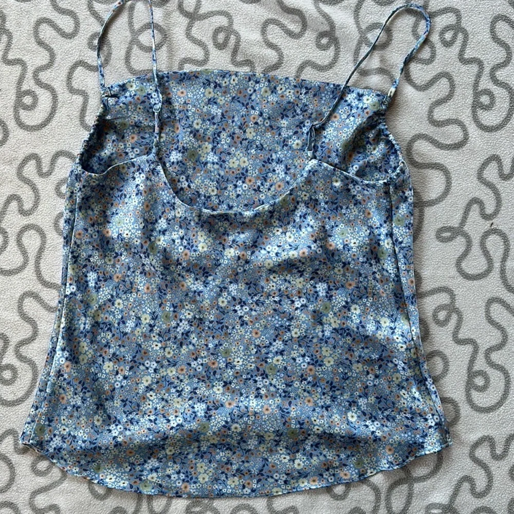 Aritzia Wilfred Floral Allusion Camisole Tank - Picture 5 of 6